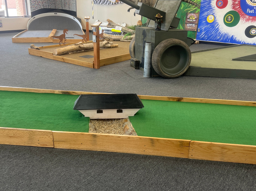 The Traveling Bear Indoor Mini Golf LLC-Bristol必去景点