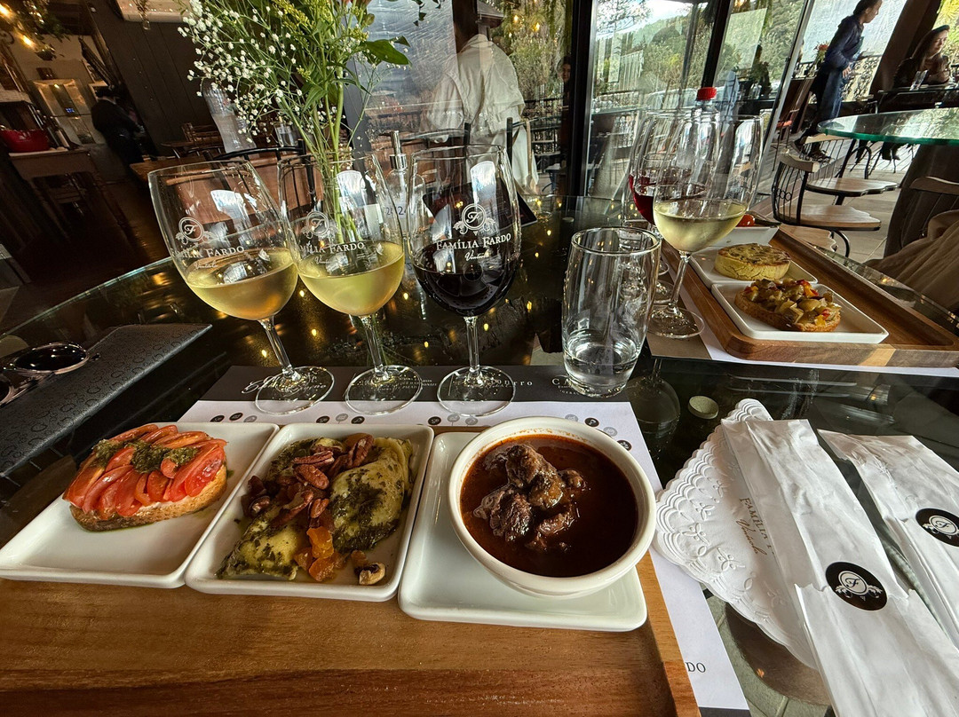 Familia Fardo Vinícola-Quatro Barras必去景点