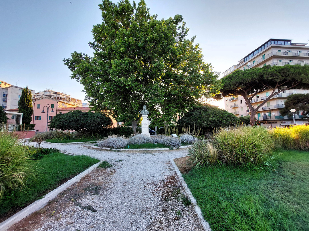 Monumenti di E. Socci e G. Mazzini in Follonica