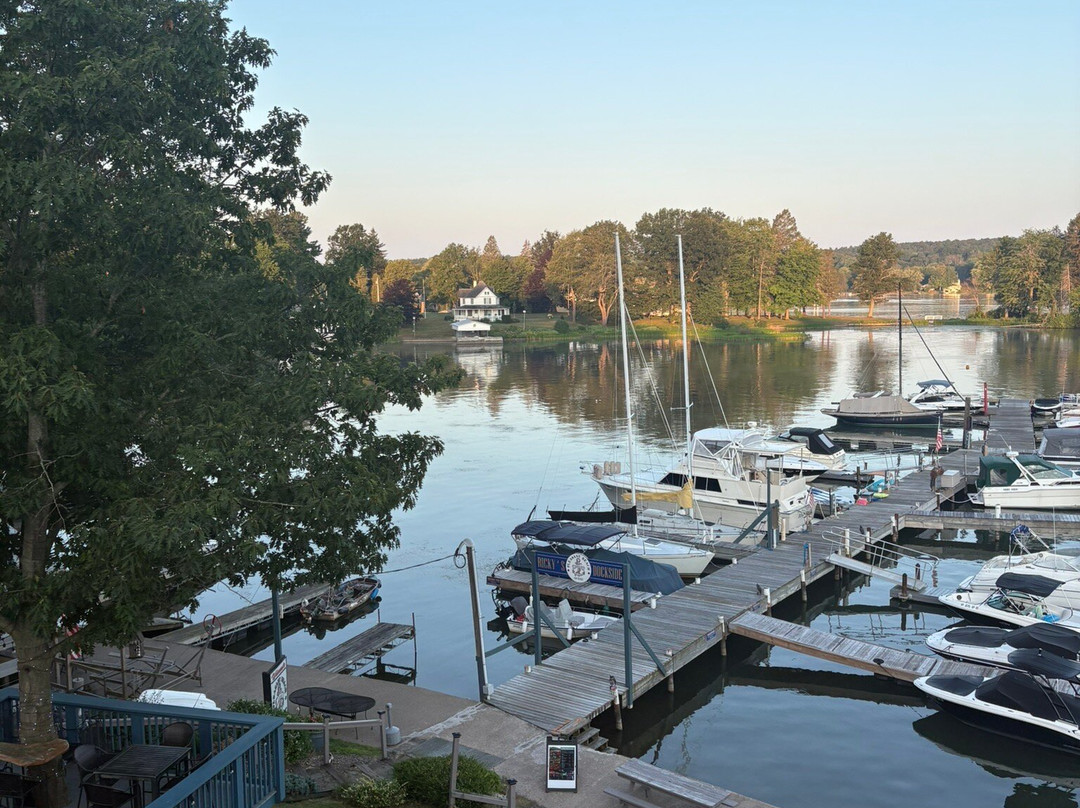 Pleasant Beach Hotel主图