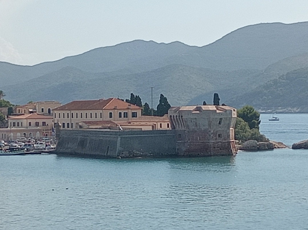 Torre della Linguella-费拉约港必去景点