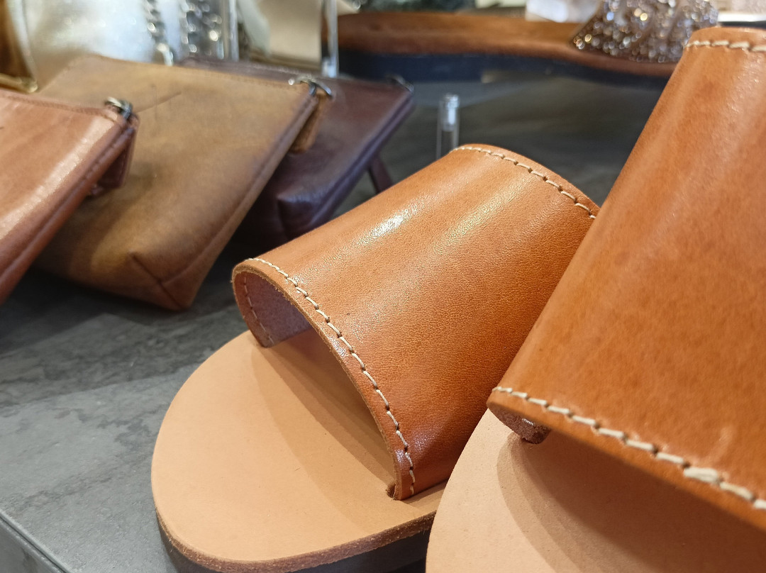 Leather Creations Workshop Kaparounakis Ammoudara-Gazi必去景点