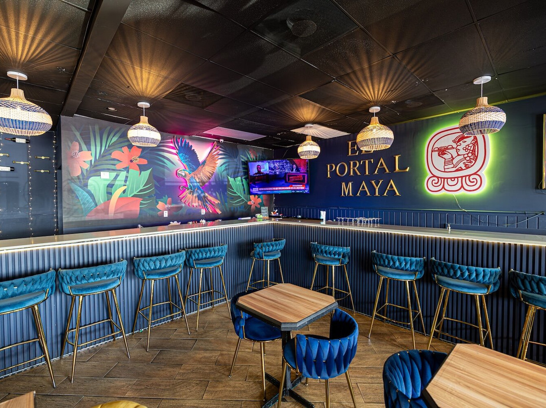 El Portal Maya Davie