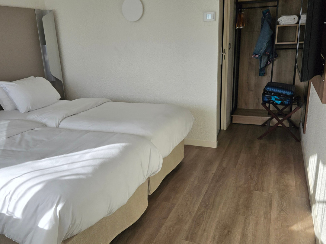 塞纳河畔维尔尼斯普瓦西钟楼酒店主图