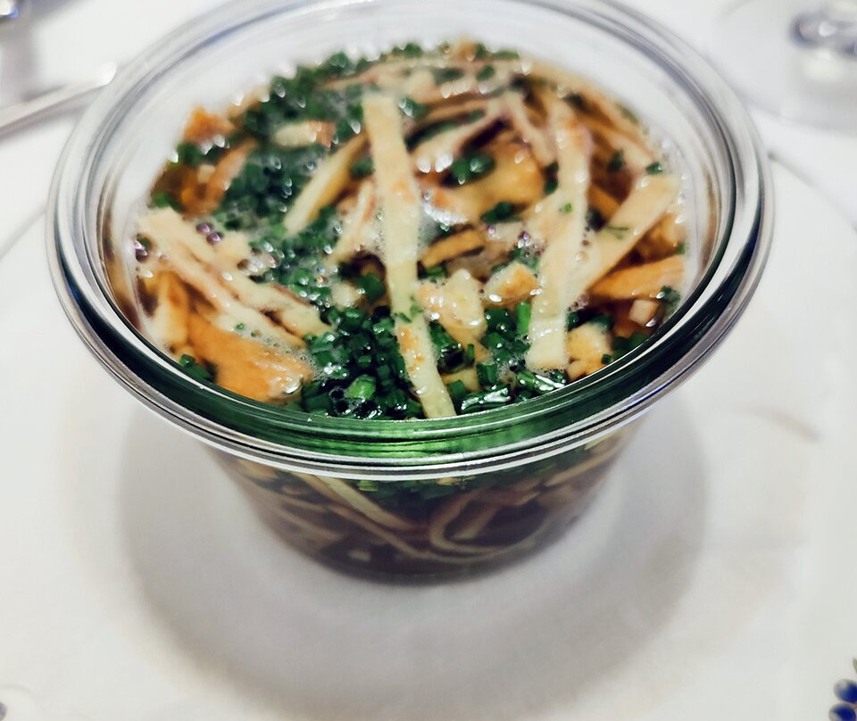 阿德勒白陶酒店主图