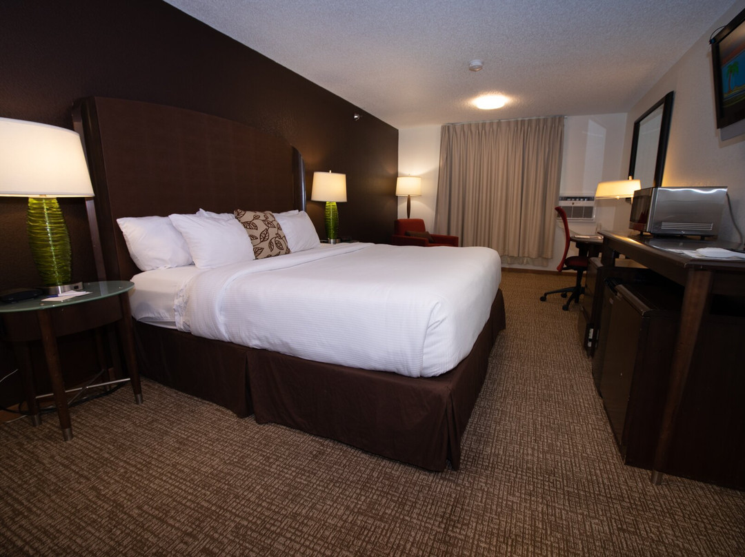 Alliance Hotel & Suites, a Howard Johnson by Wyndham主图