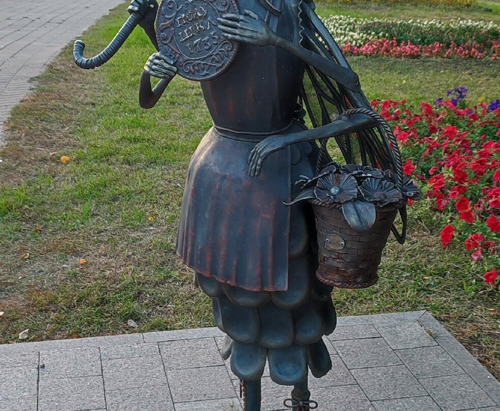 Sculpture "Mukha-Tsokotukha"-拉文沙高必去景点