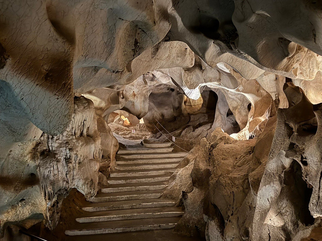 Cueva del Tesoro-Rincon de la Victoria必去景点