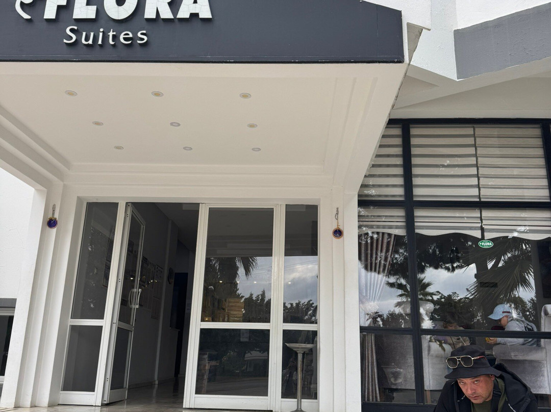 Flora Hotel Suites主图