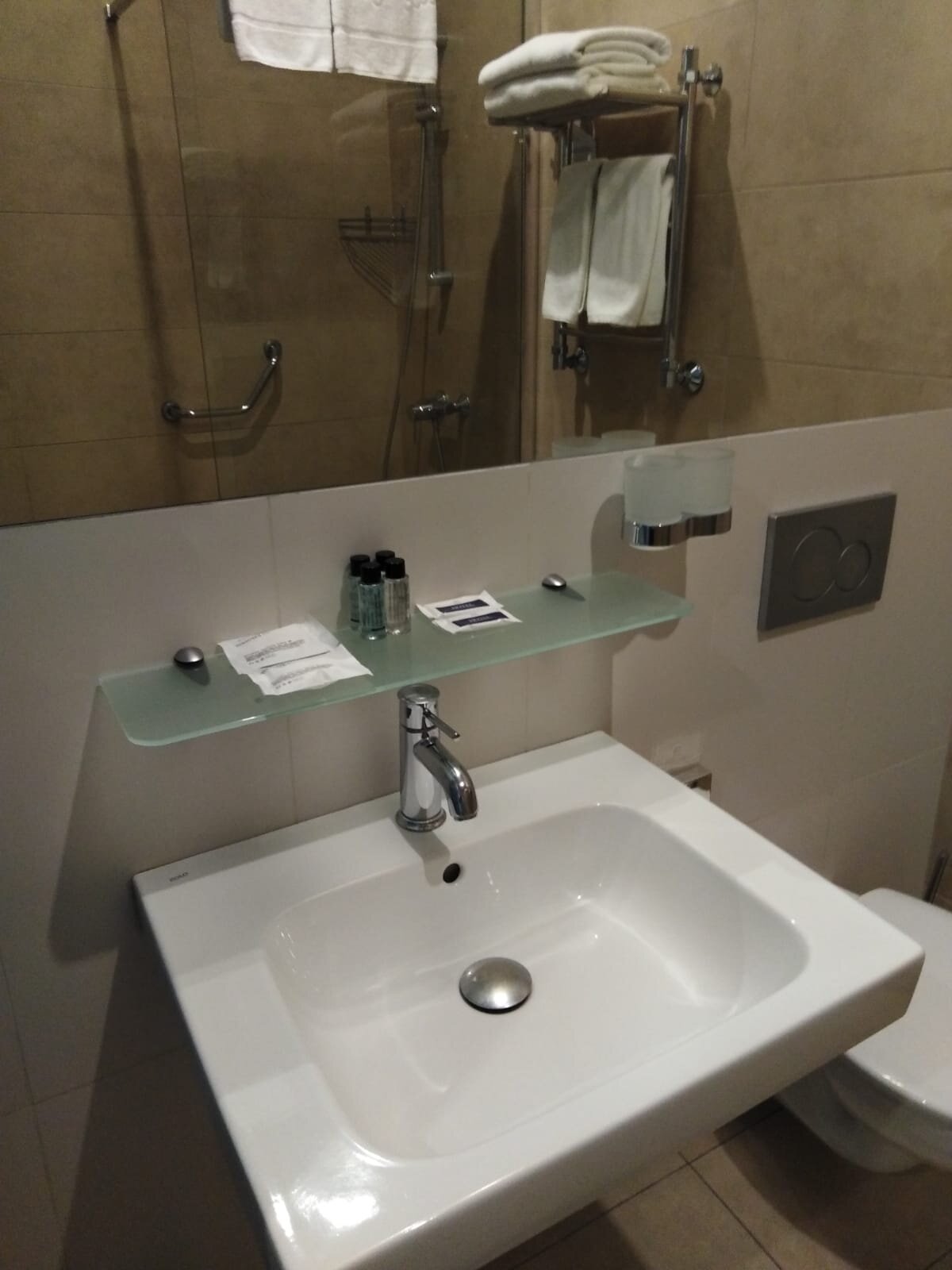 Europa Hotel and Apartment-浴室