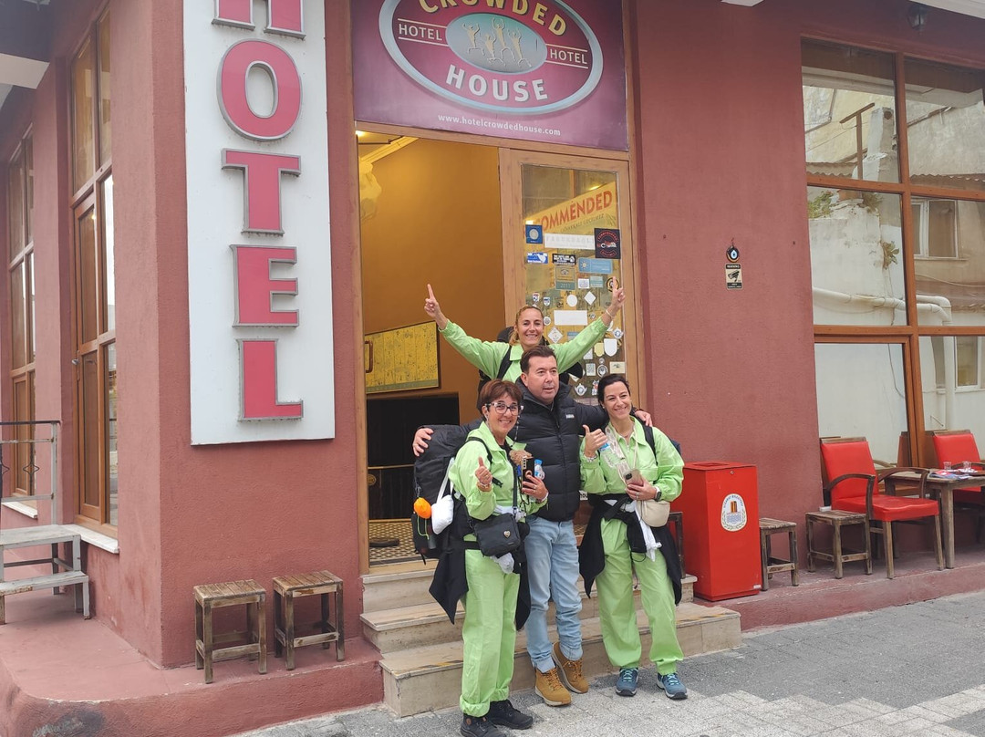 Hotel Crowded House主图