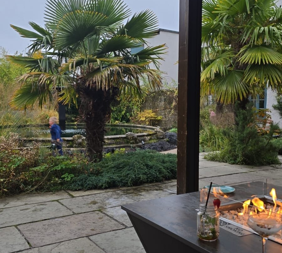 Le Petit Chateau & William De Percy主图