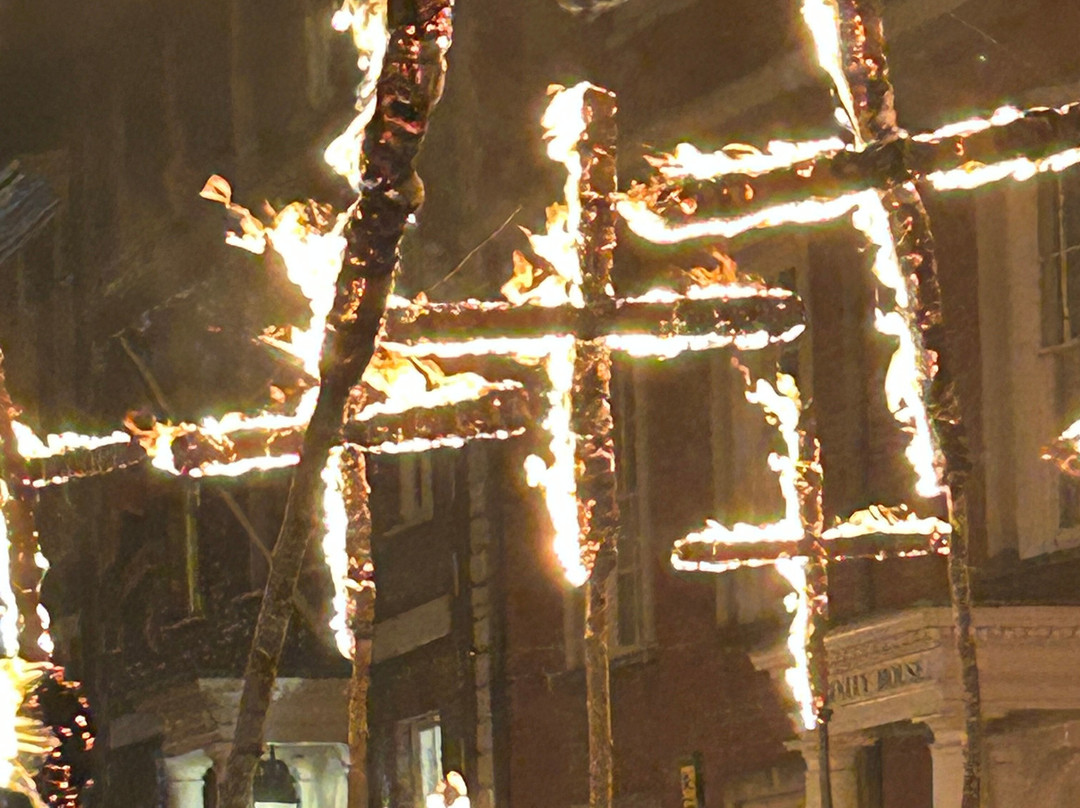 刘易斯篝火之夜-刘易斯必去景点