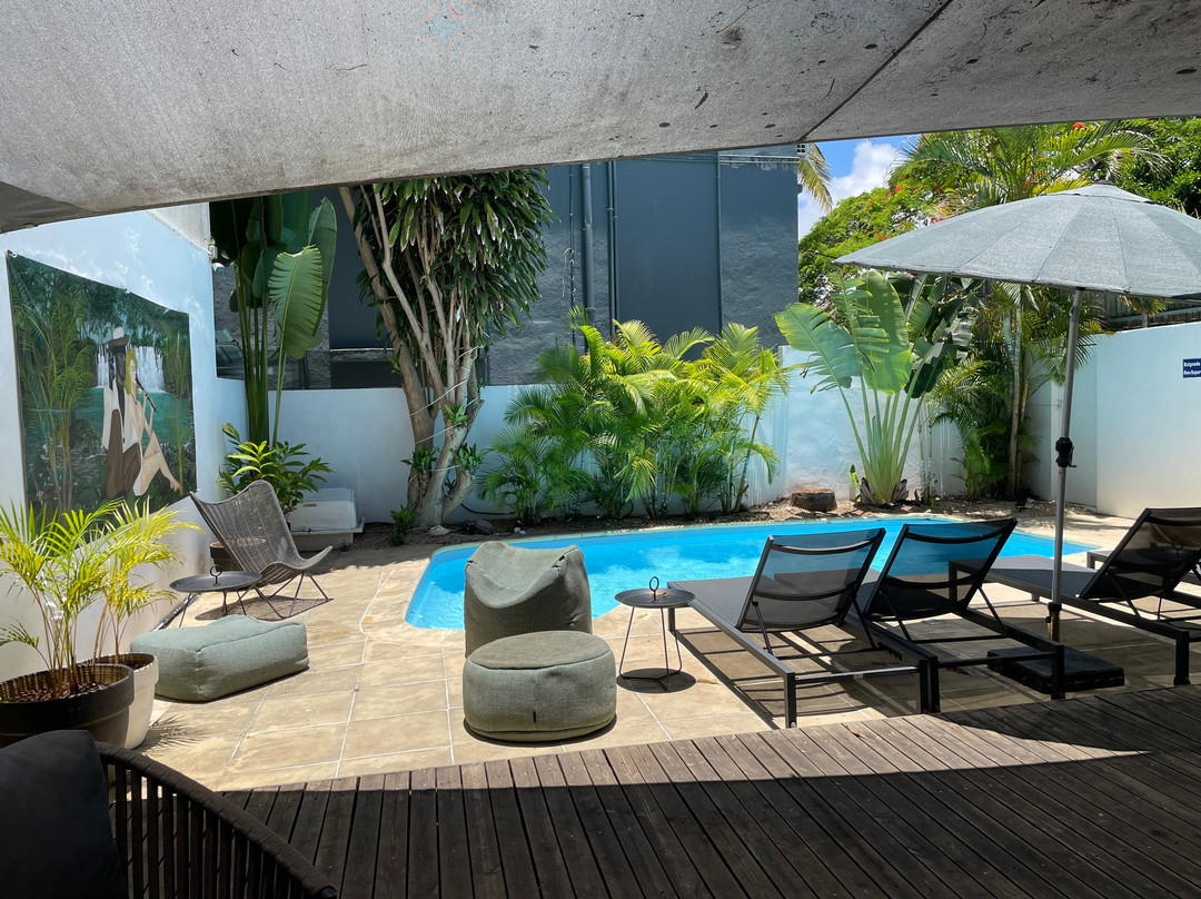 Sous le Badamier主图