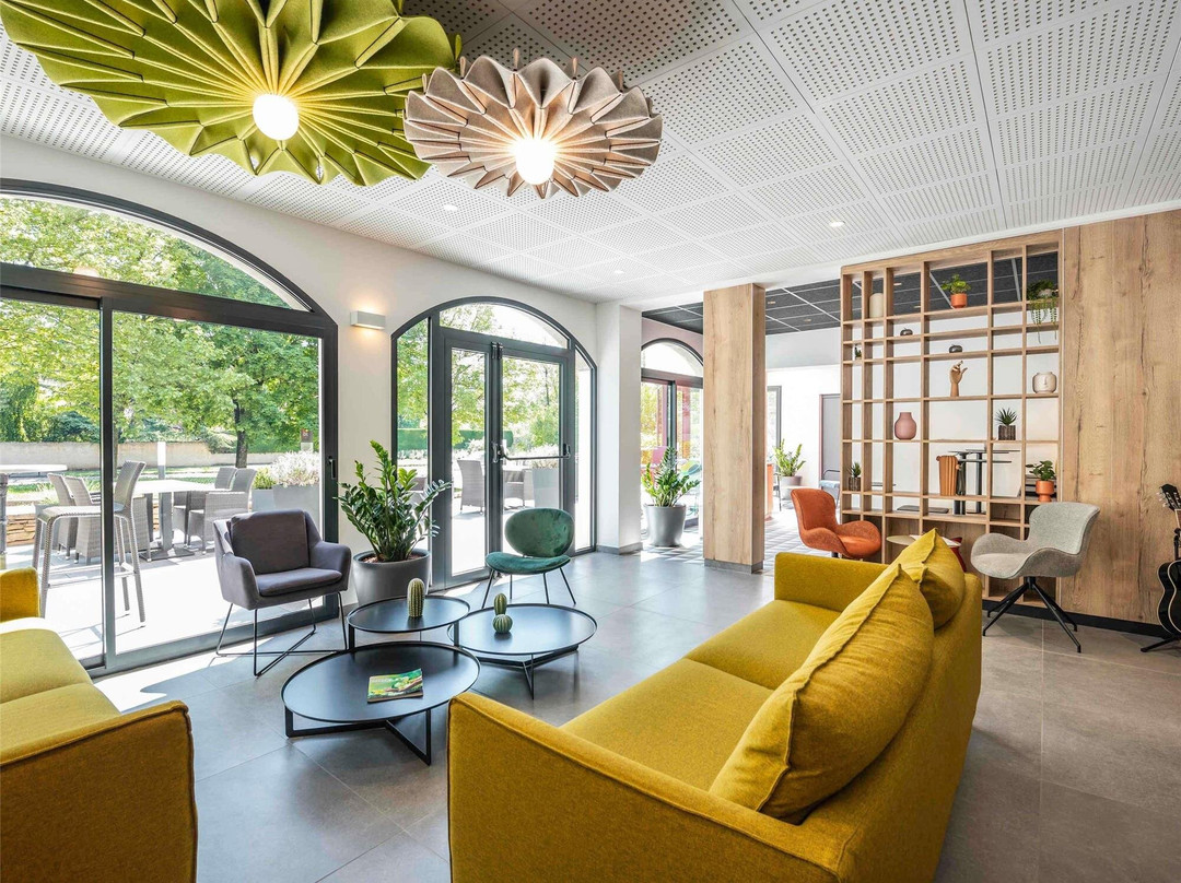 宜必思博纳中心酒店