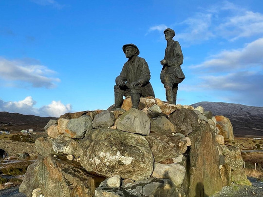 Collie and MacKenzie Statue-Sligachan必去景点