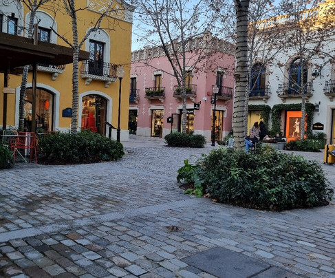 La Roca Village-拉罗卡德尔瓦列斯必去景点