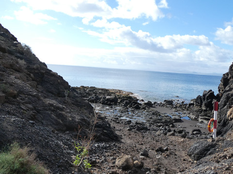 Walk from Puerto del Carmen to Puerto Calero-卡门港必去景点