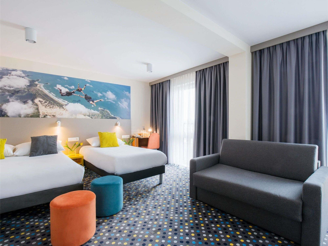 宜必思尚品华沙西酒店主图