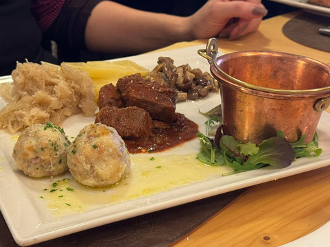 齐末尼酒店主图