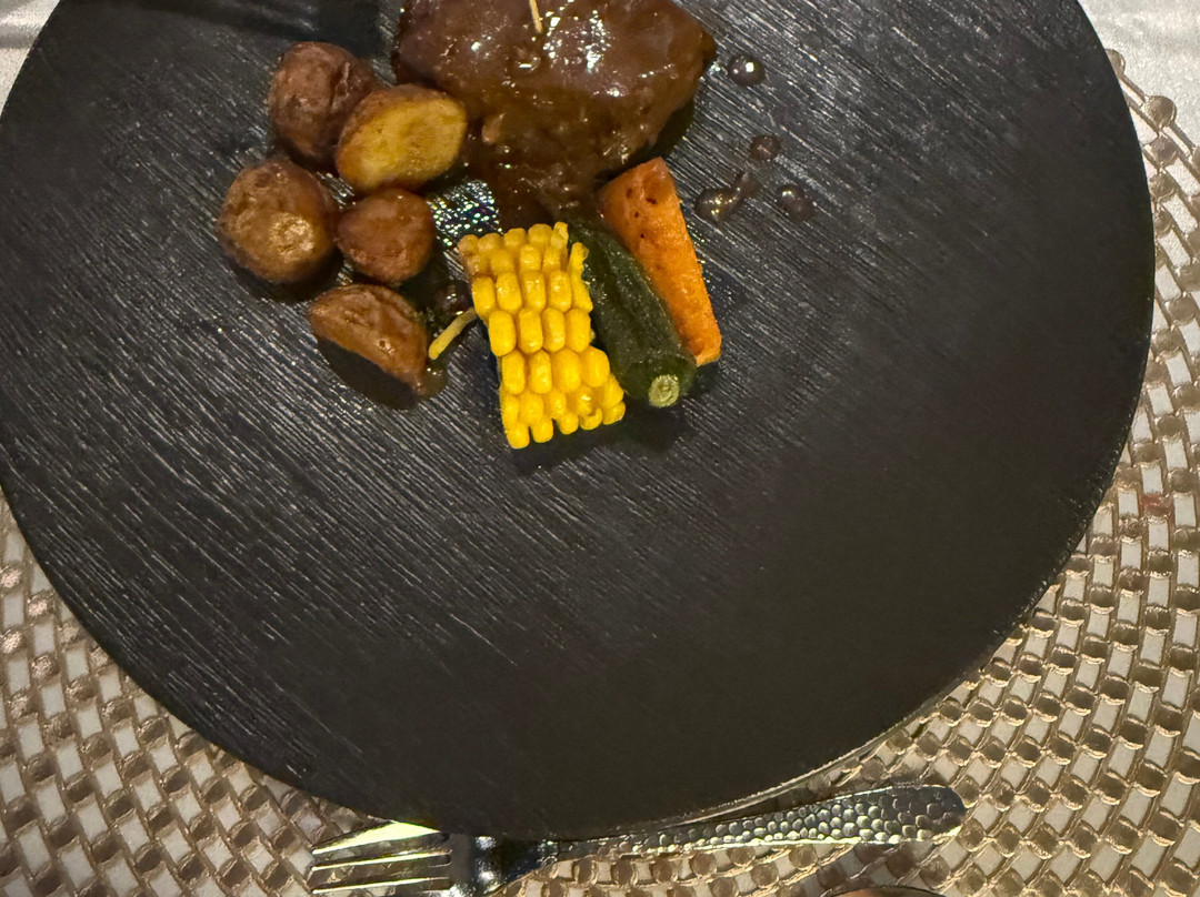 Elite of the Seas-下龙湾必去景点