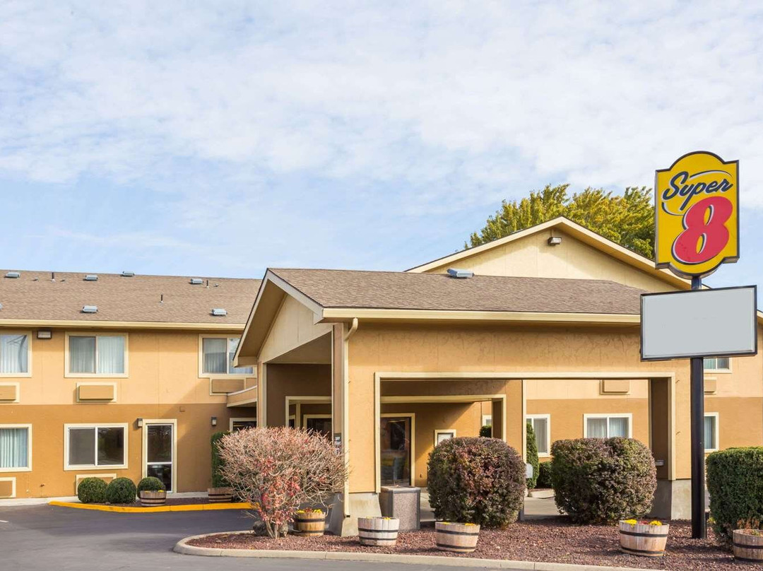 拉格兰德速8酒店