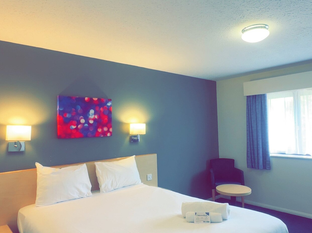 沃维克南M40温德姆戴斯酒店主图