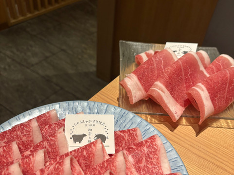 しゃぶしゃぶ すき焼き 食べ放題 和牛と豚 本町店