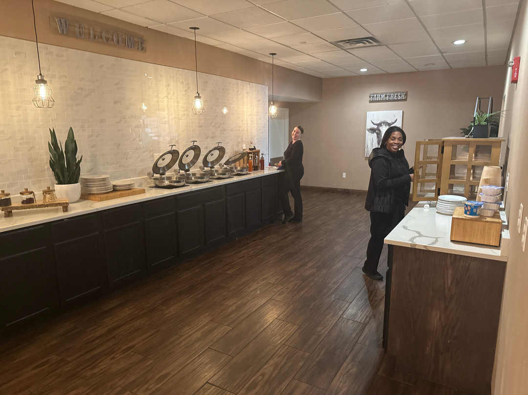 亨廷顿希尔顿逸林酒店主图