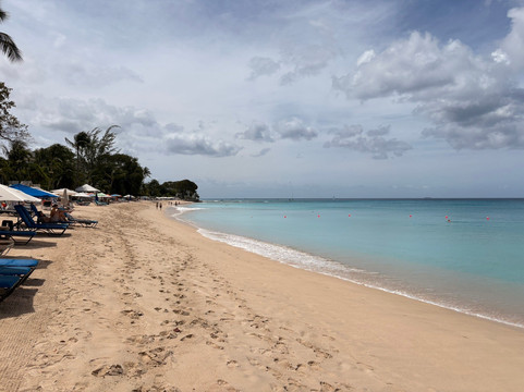 Jerry The Beach Man Sun Loungers-Paynes Bay必去景点