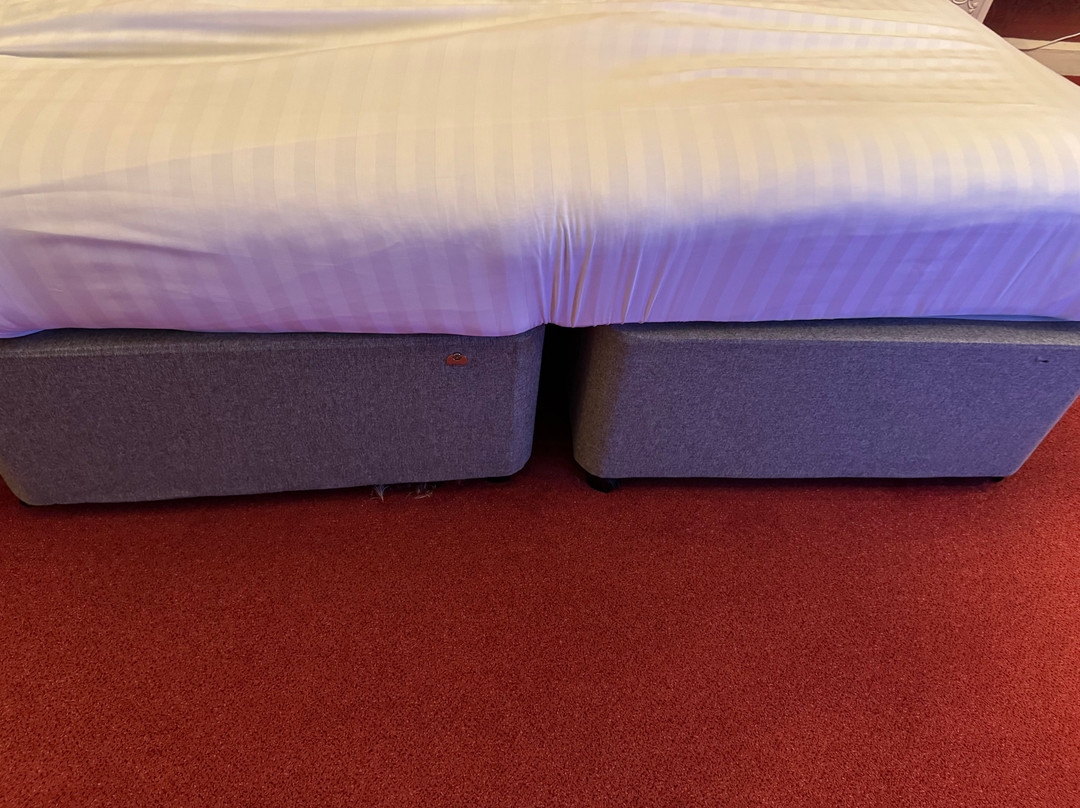 鲁辛城堡水疗酒店主图