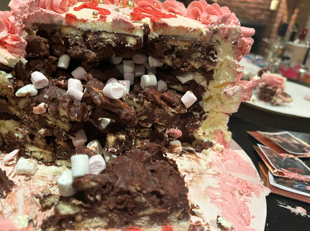 Cakes By Hollie