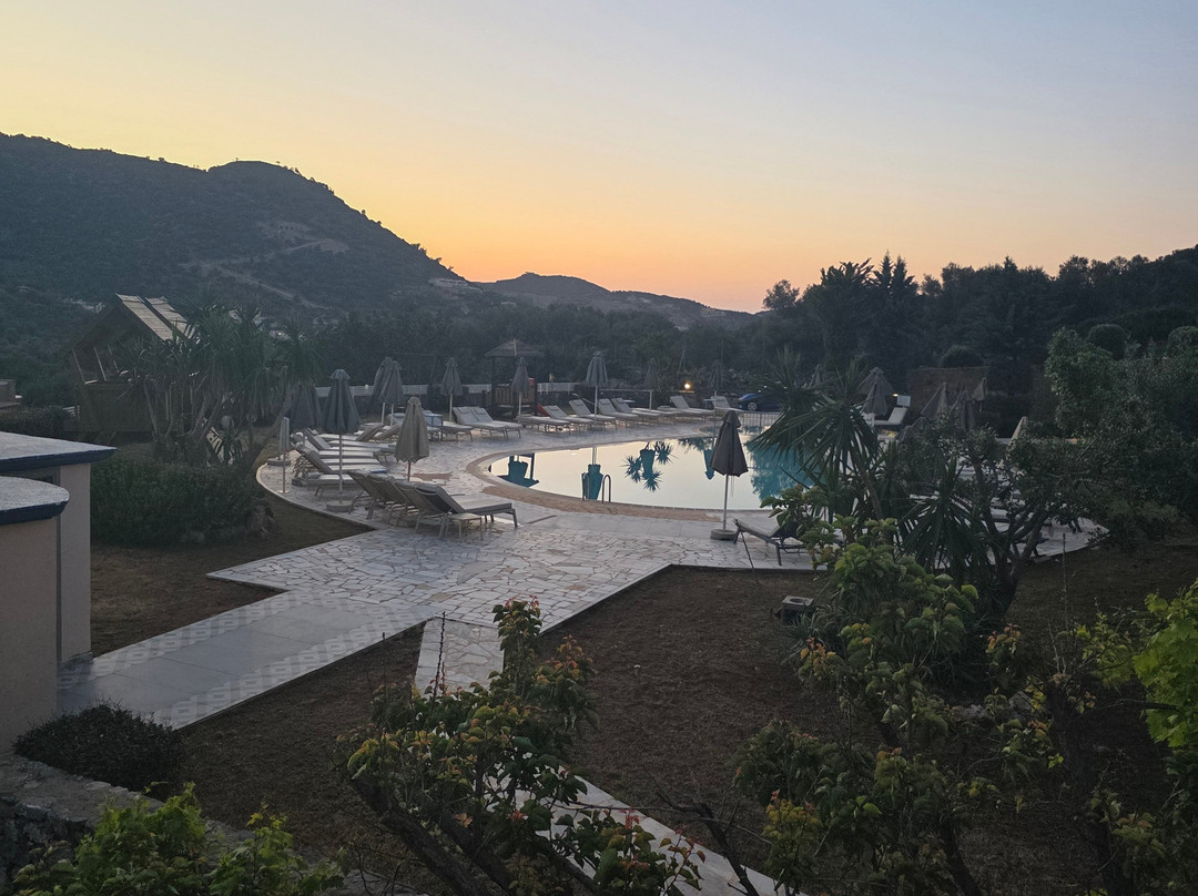 费里昂套房温泉度假酒店主图