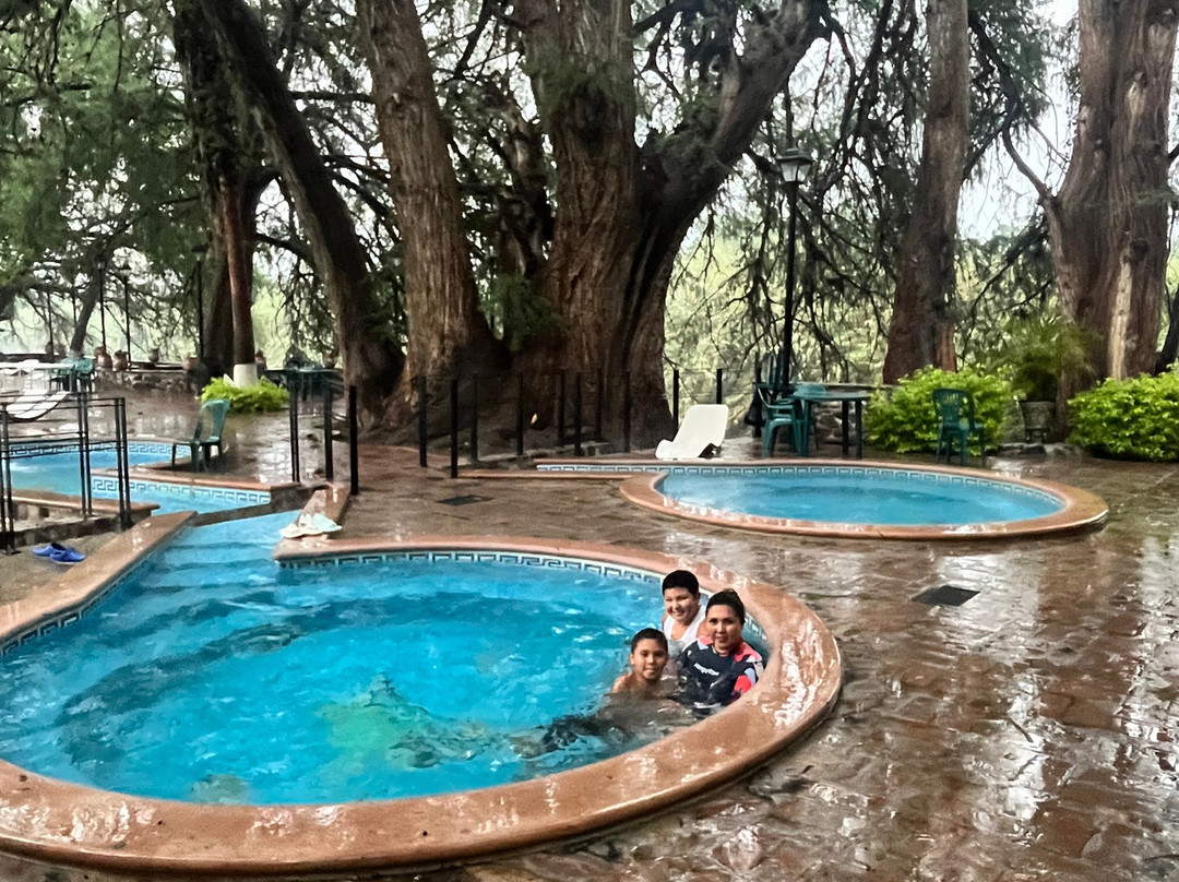 Hotel Balneario Tzindejeh主图
