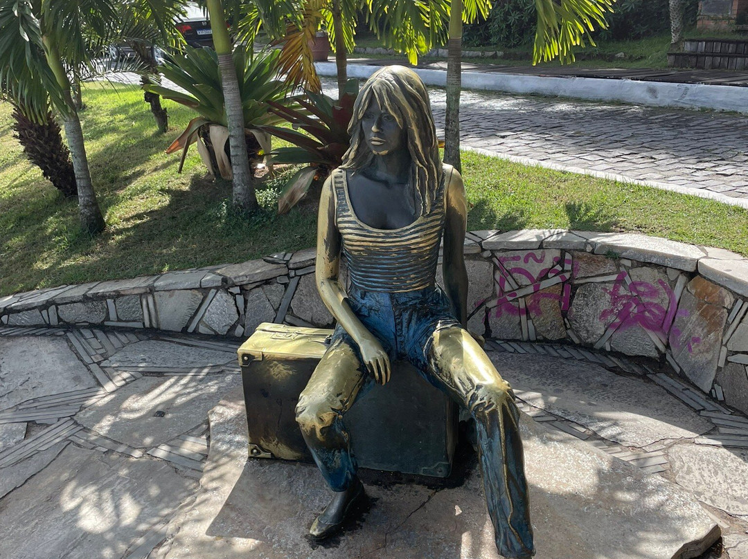 Brigitte Bardot Statue-布基亚斯必去景点