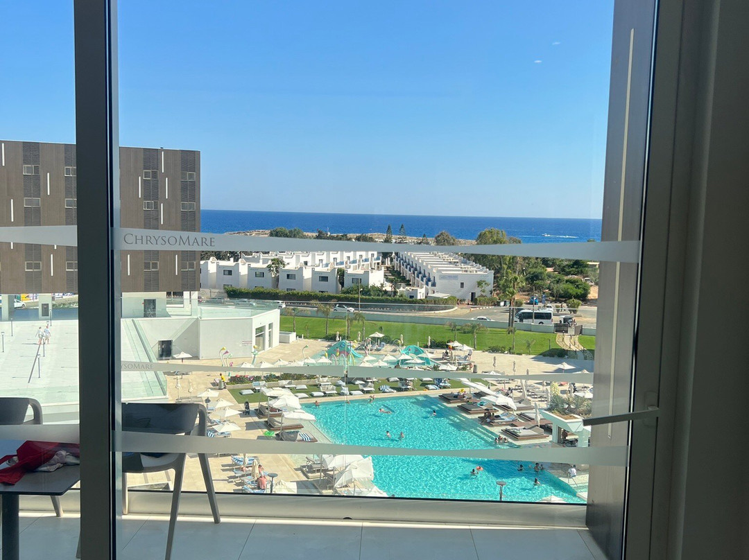 Chrysomare Beach Hotel and Resort主图