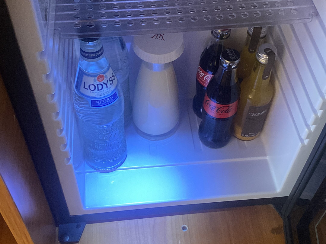 皇家酒店主图