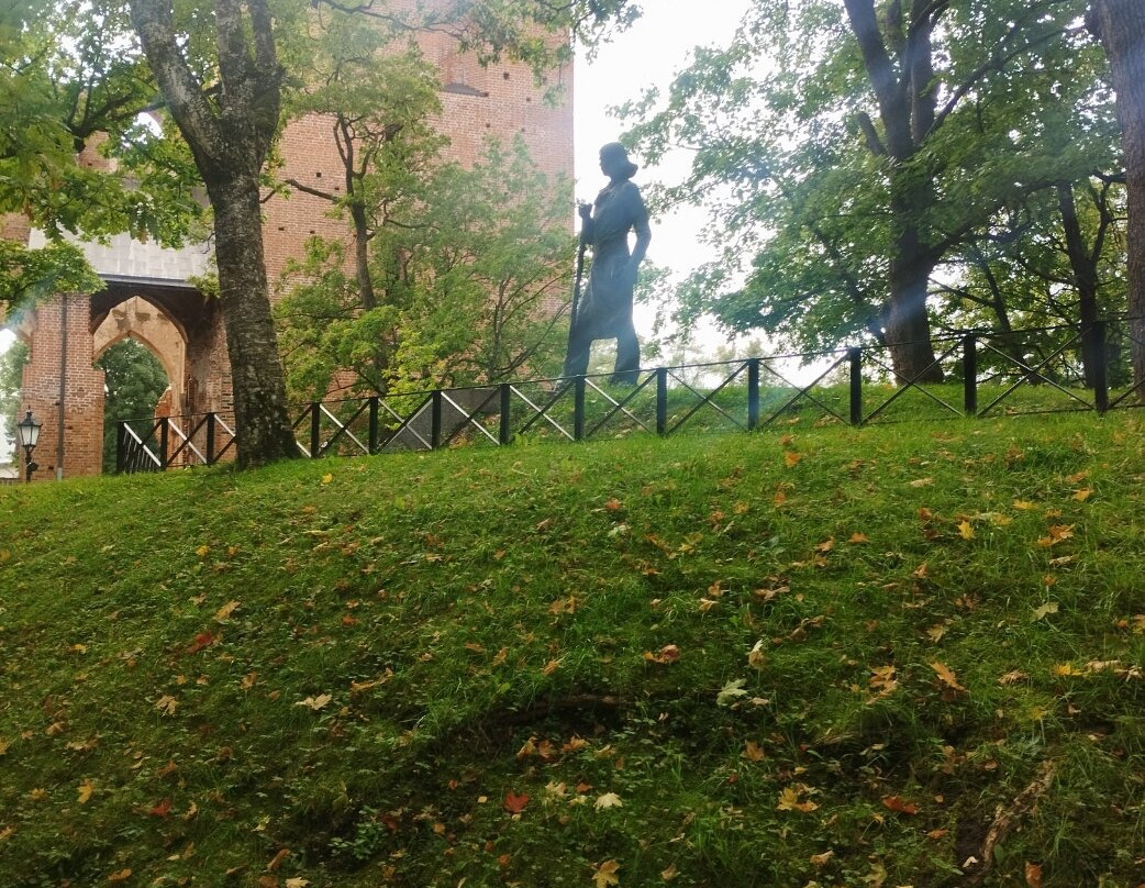 Monument to Kristjan Jaak Peterson-塔尔图必去景点