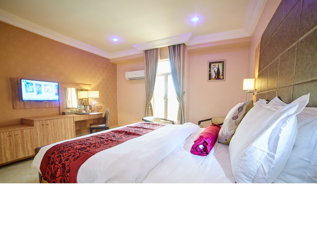 Corinthia Villa Hotel & Suites