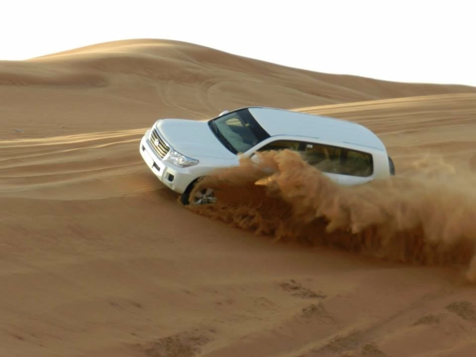 迪拜沙漠冲沙景点图片