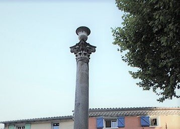 Fontaine de la Colonne-Riez必去景点