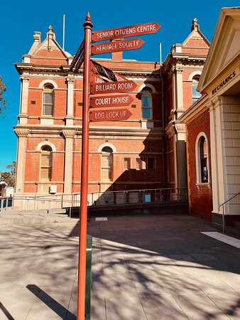 Eaglehawk Log Lock Up-Eaglehawk必去景点