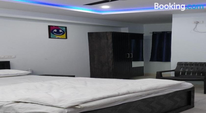 OYO 80487 Seven Hills Hotel