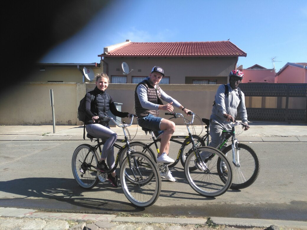 Authentic African Tours and Back Packers主图