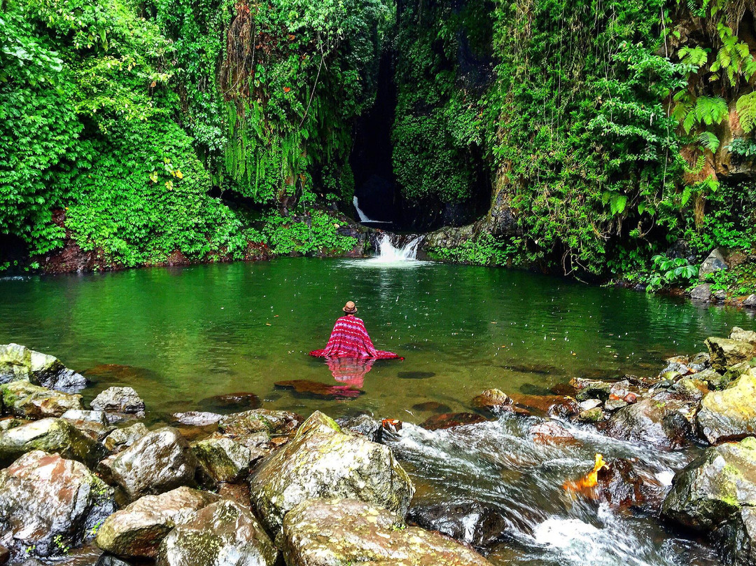 Sambangan Waterfall景点图片