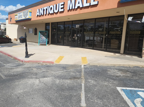 The Rooster Antiques-新布朗费尔斯必去景点