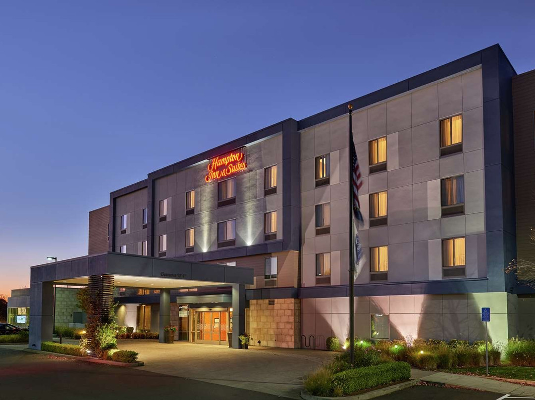 Hampton Inn & Suites Salem主图
