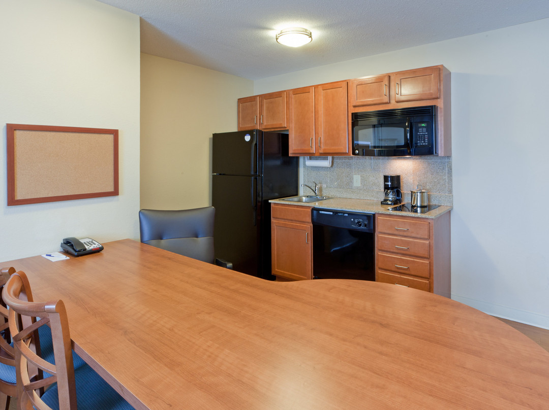 马纳萨斯烛木套房酒店主图