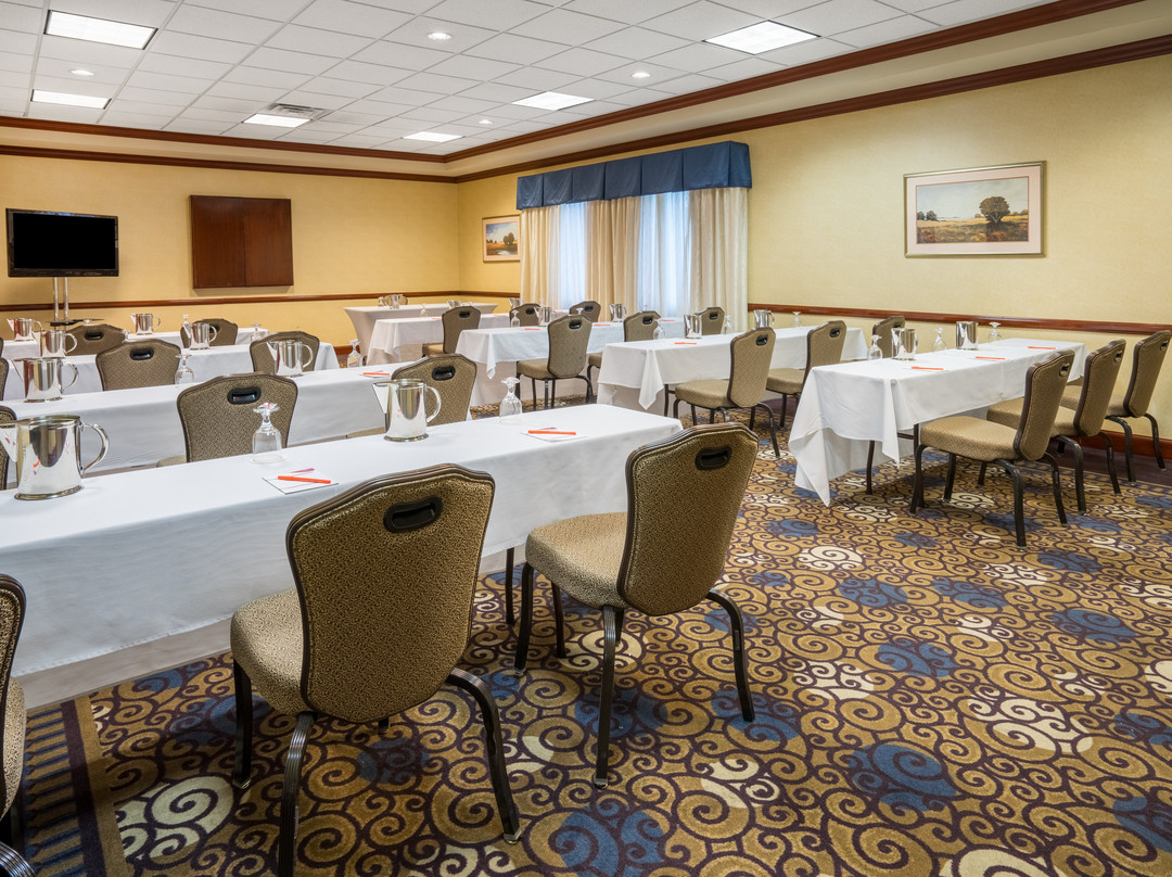 匹兹堡南皇冠假日酒店主图