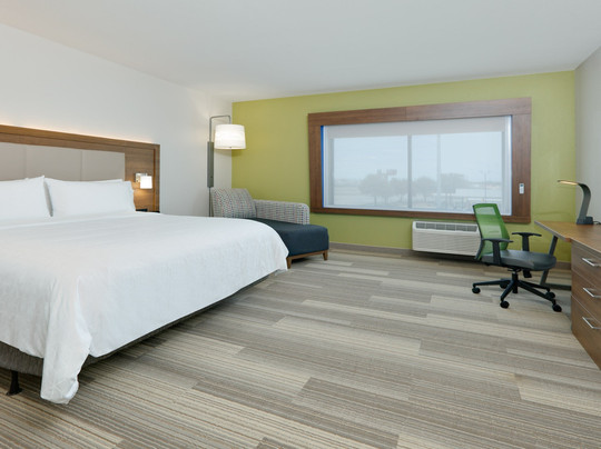 俄克拉荷马城西育空快捷假日&套房酒店主图